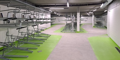 Die neue Velostation Stadelhofen bietet rund 800 gedeckte Abstellplätze und verbindet Velofahrende direkt mit dem Bahnhof.