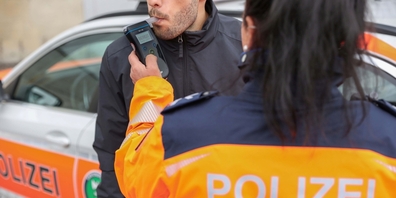 Bei vier der kontrollierten Verkehrsteilnehmer zeigte die Atemalkoholmessung durch die Kantonspolizei St.Gallen einen zu hohen Wert an. (Symbolbild)