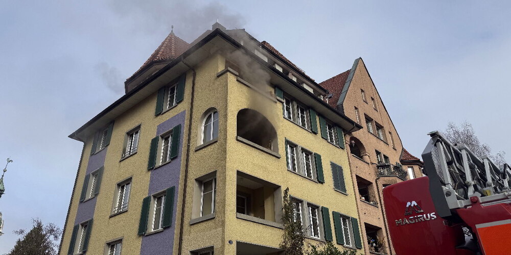 Die zum Zeitpunkt des Brandes anwesenden Bewohner der Liegenschaft konnten das Gebäude selbstständig verlassen.