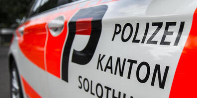 Bislang ohne Erfolg hat die Kantonspolizei Solothurn nach einem Unbekannten gefahndet, der am Mittwoch eine Bankfiliale in Lostorf SO überfiel. Die Beute: mehrere 1000 Franken Bargeld. (Symbolbild)