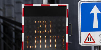 Die Autoposer liessen sich durch dieses Lärmdisplay nicht ruhigstellen. Die Massnahme habe keine präventive Wirkung, so die Stadt Zürich. (Archivbild)