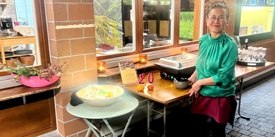 Die Gastgeberin in ihrem gemütlichen Lokal: Noina bietet den besten Thai-Food westlich von Bangkok.