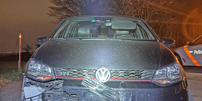 Eine Autolenkerin hat in Kreuzlingen TG einen Motorradfahrer übersehen und angefahren.