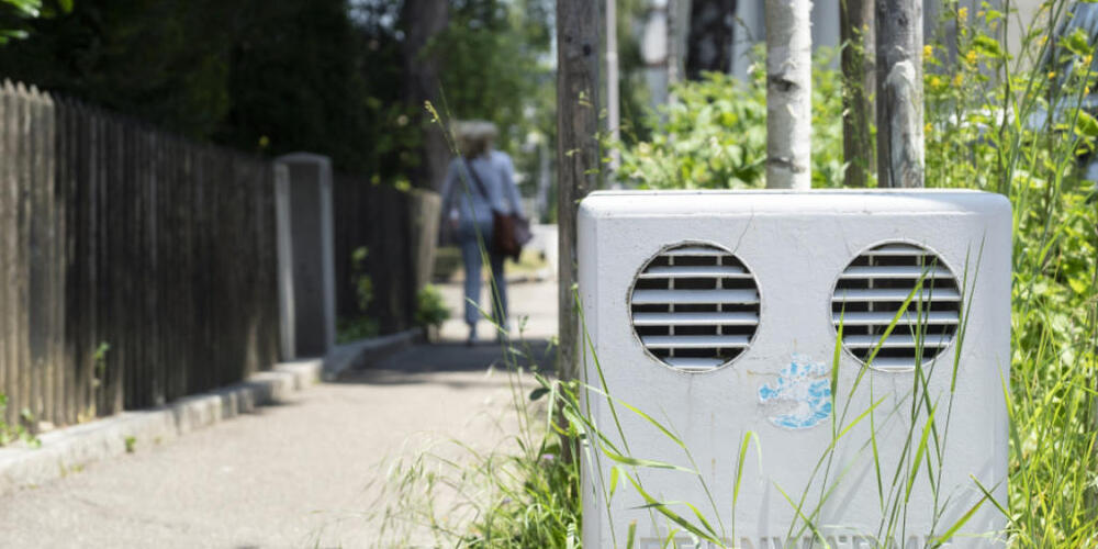 Die Stadt Zürich will die Fernwärme massiv ausbauen. Im Bild ein Belüftungskasten für die unterirdischen Verteilschächte. Sie sind bereits vielerorts im Stadtbild zu sehen. (Symbolbild)