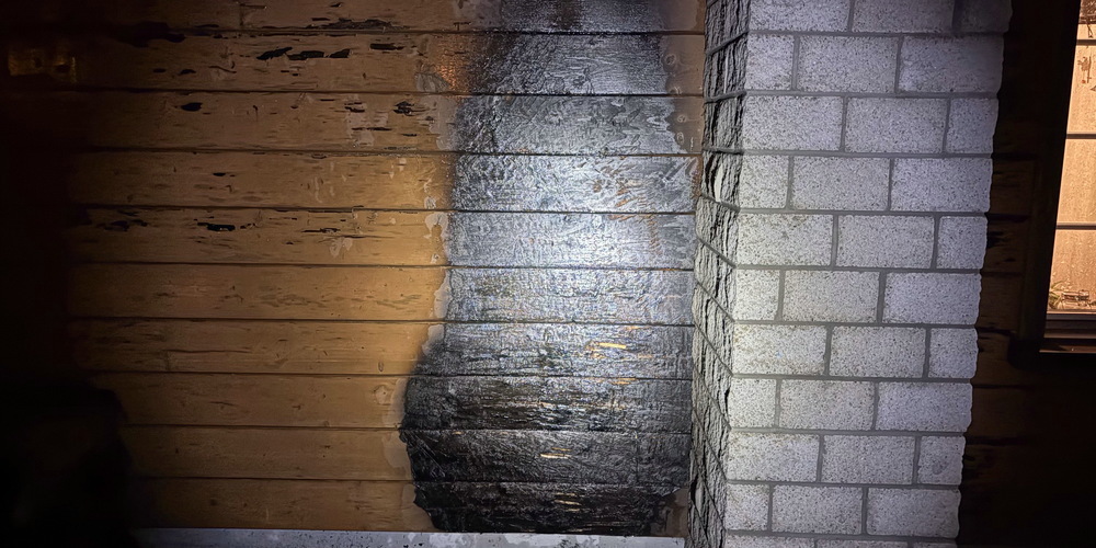 Die Kantonspolizei St.Gallen stellt immer wieder fest, dass Brände aufgrund noch nicht vollständig abgekühlter Asche entstehen.