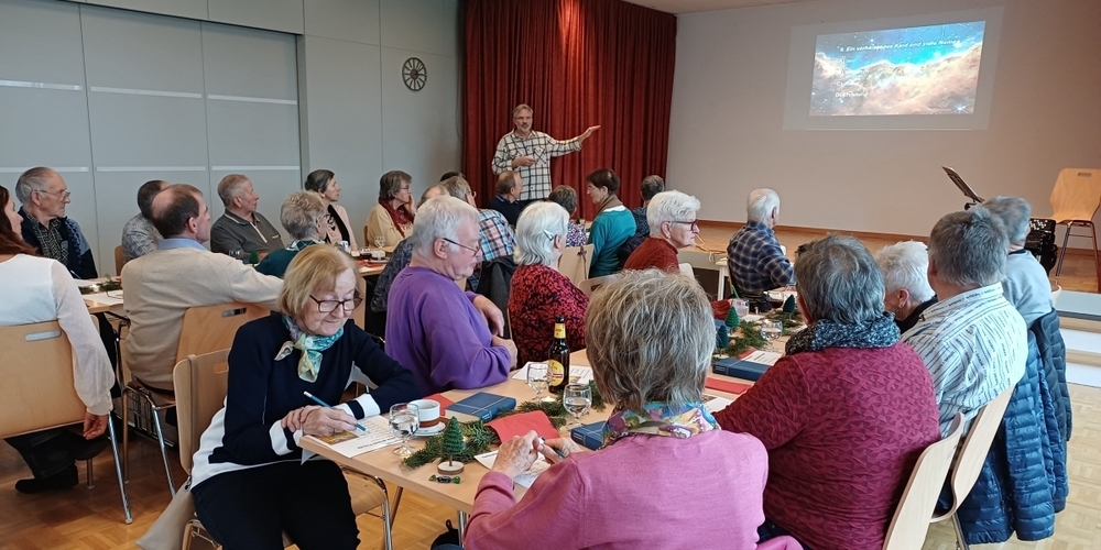 Braucht-ein-Engel-blonde-Locken-