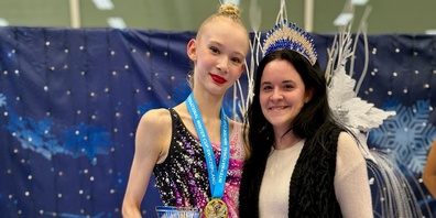 Leni Leufen mit der Cheftrainerin des Stützpunktes RG Südostschweiz.