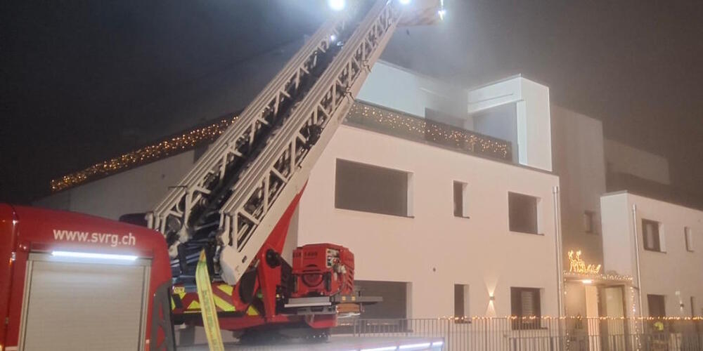 Viel Rauch aus der Attikawohnung im sanktgallischen Flawil - aber keine Verletzten.