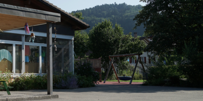 Das über 20-jährige Spielgerät «Fuchsteller» auf dem Schulspielplatz Adetswil wird aufgrund sicherheitsrelevanter Mängel ersetzt.