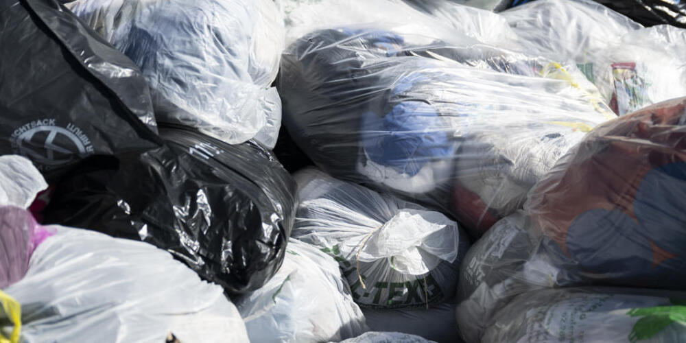 Altkleider können in Winterthur künftig nicht mehr gratis entsorgt werden. (Symbolbild)