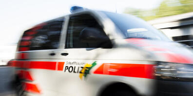 Die Schaffhauser Polizei rückte am Dienstag, 9. Dezember, in eine Wohnung in Neuhausen aus. Dort starb ein 27-jähriger Mann an den Folgen einer Schussverletzung. (Symbolbild)
