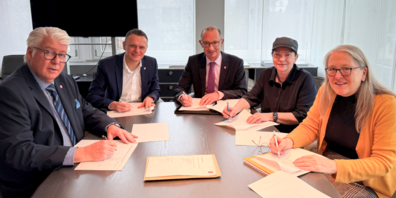 v.l. Thomas Peter, Verwaltungsdirektor bis 31.12.2025; Marc Osterwalder, Verwaltungsdirektor ab 01.01.2026, René Huber, Stadtpräsident; Karin Müller, Bezirksratspräsidentin; Rosemarie Peter, Stv. Bezirksratsschreiberin