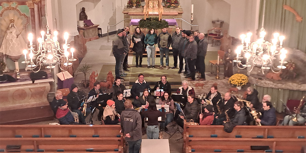 Fleissig geübt: Die Sängerinnen und Musiker sind bereit für «ein Konzert, das Herz und  Seele berührt».