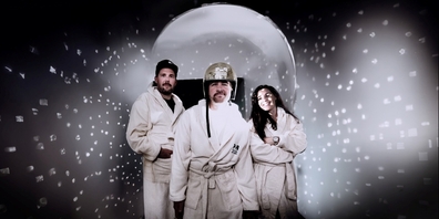 Tina Weirather, Marc Berthod und Michael Schweizer (v.r.n.l.) vom Podcast am Pistenrand kommentieren den Schladming-Weltcup-Riesenslalom live auf dem Flumserberg.