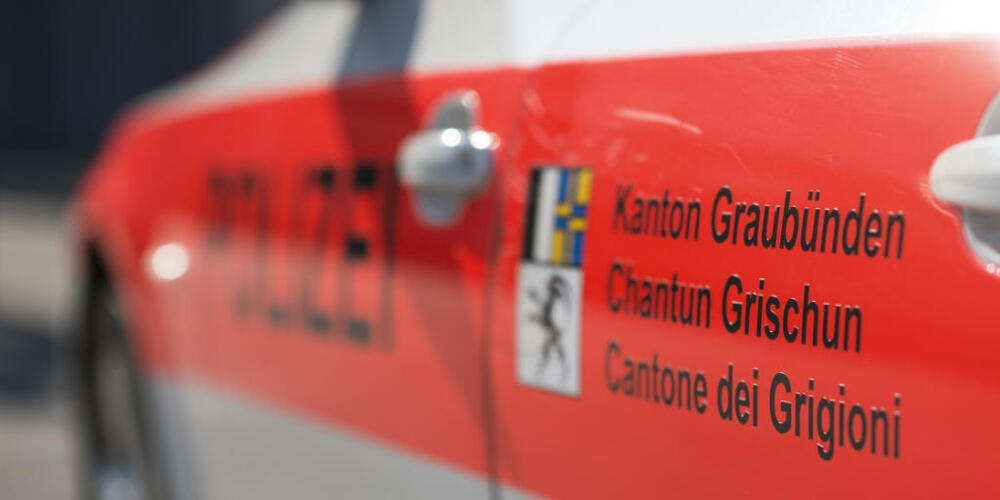 Die Kantonspolizei Graubünden musste am Dienstag wegen einer Bombendrohung gegen das Spital in Schiers ausrücken. (Archivbild)