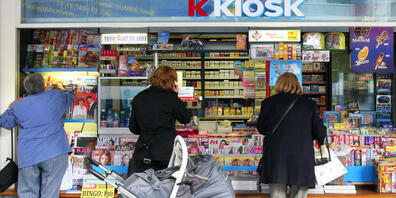 Der Kiosk am Paradeplatz kommt weg. Neu gibt es hier einen Kaffeeanbieter. Die Stadt vermietet vier VBZ-Mietflächen neu. (Archivbild)