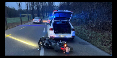 Das Unfallmotorrad musste von einer privaten Bergungsfirma abtransportiert werden.