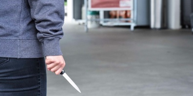 Bei einer Auseinandersetzung hatte ein Afghane ein Rüstmesser in der Hand – er sagt, dies habe er unbewusst gemacht. (Symbolbild)