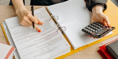 Durch den Radwegbau an der Forch- und Hohrütistrasse wird die Gemeindegrenze neu gezogen.