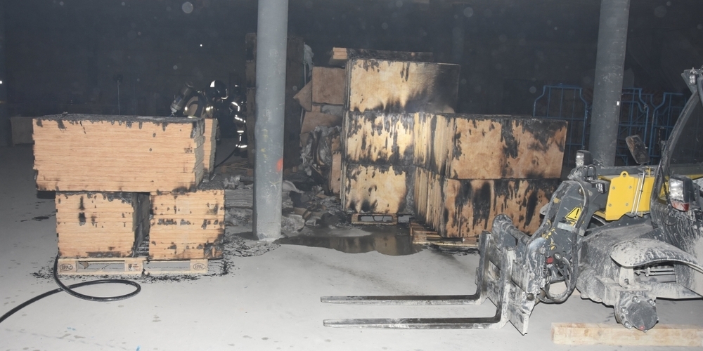 Der durch den Brand entstandene Sachschaden wird auf rund 2'000 Franken geschätzt.