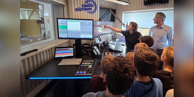 Die Kinder durften hinter die Kulissen des Regionalsenders blicken.