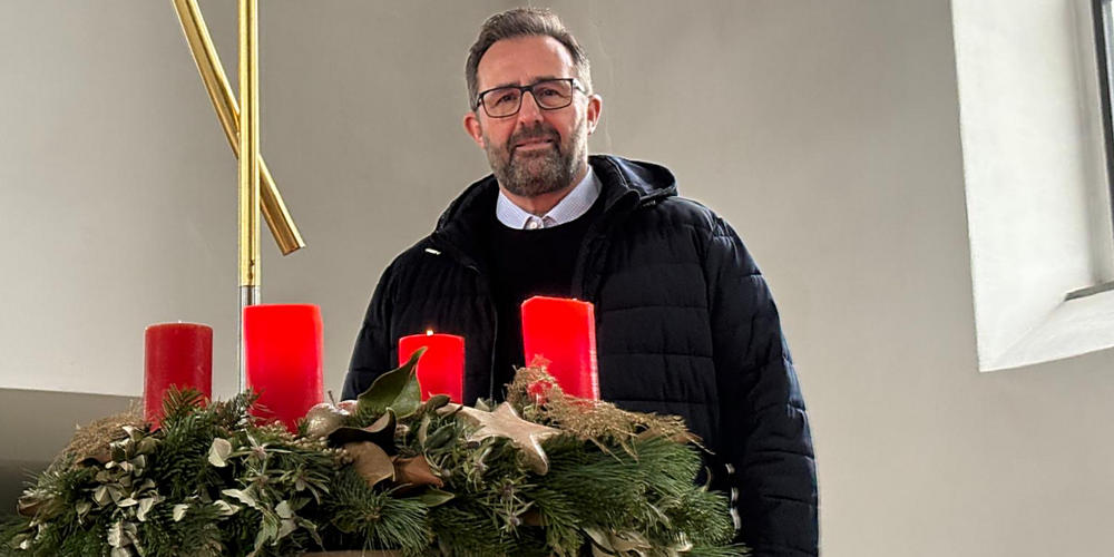 «Weihnachten ist ein Fest mit sehr hohen Erwartungen»: Pfarrer Schönenberger in seiner Kirche in Jona.