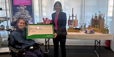 Brigitte Müller, Bewohnerin vom Viv. Imboden und Bettina Pfäffli, Niederlassungsleiterin St.Galler Kantonalbank St.Gallen-Neudorf.