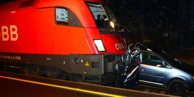 Eine Lokomotive kollidierte in Schaan mit einem Auto, das auf den Gleisen stand.
