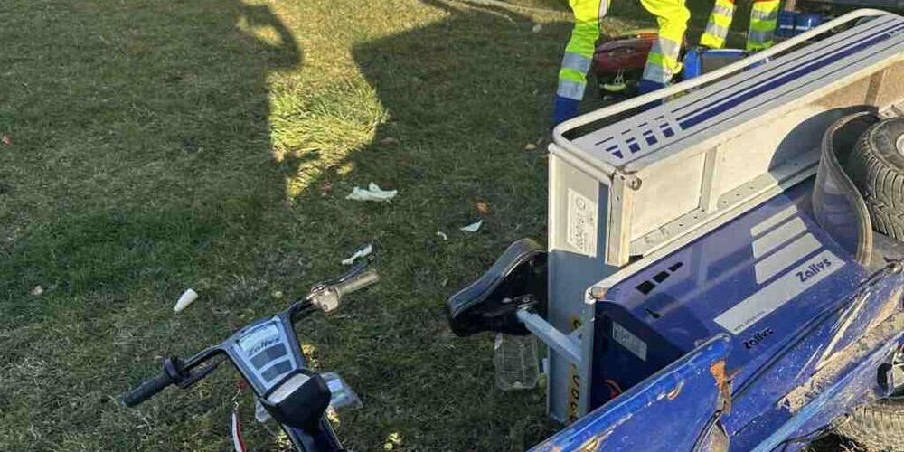 Das E-Fahrzeug kippte in einer Kurve.