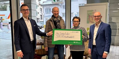 (Von links:) David Ruess (Leiter Niederlassung St.Galler Kantonalbank Gossau), Hans-Peter Eisenring (Präsident Regionalkomitee Pro Senectute Gossau & St.Gallen Land), Beate Göller Stieger (Stellenleitung Pro Senectute Gossau) und Stefano Tognazzi (Leiter Privatkunden St.Galler Kantonalbank Gossau).