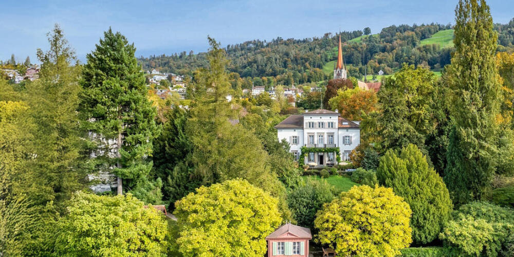 Die Villa Unterer Frauenstein hat einen grossen Garten und Seeanstoss.