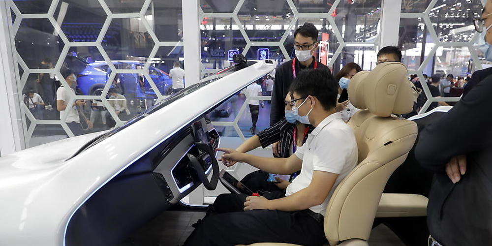 Um sich von der Abhängigkeit der US-amerikanischen Zulieferer loszueisen plant Huawei, sich in Zukunft unter anderem auf die technologischen Komponenten selbstfahrender Autos zu konzentrieren. Im Bild eine intelligente Cockpitlösung von Huawei an ...