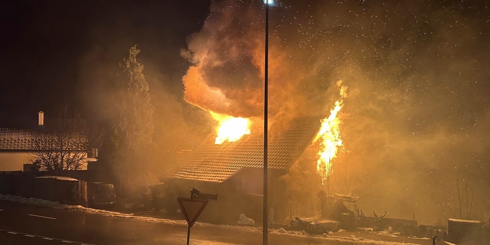 doppelhaus-in-wienacht-tobel-brennt-vollst-ndig-aus