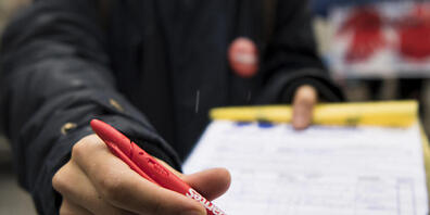 Der Zürcher Kantonsrat will mit einem Pilotprojekt die Einführung der elektronischen Unterschriftensammlung für Initiativen und Referenden prüfen. (Symbolbild)