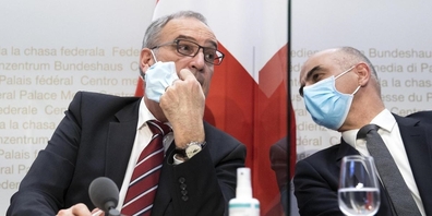 An der heutigen Pressekonferenz trat neben Innenminister Alain Berset auch Bundespräsident Guy Parmelin vor die Medien.