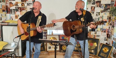 Die bewährten Fürer Jo und Deus präsentierten sich musikalisch.