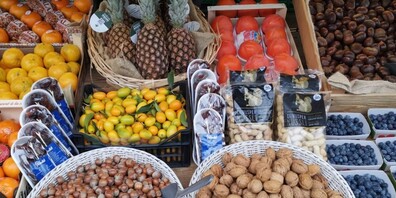 An den Ständen des St.Galler Marktes findet sich schon jetzt alles, auf das man sich am Samichlaustag freut.