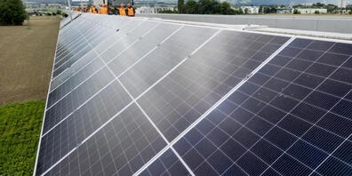 Entlang der St. Galler Kantonsstrassen sollen mehr Solaranlagen gebaut werden. (Archivbild)