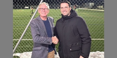 FC Waldkirch-Präsident Valentino Osta (links) mit dem Präsidenten Murat Adili von der KF Labinoti SG. 