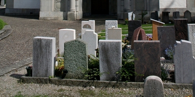 Während der kalten Jahreszeit sollen Sondierungen zur Bodenbeschaffenheit der Grabfelder im Schänner Friedhof durchgeführt werden. (Archivbild)