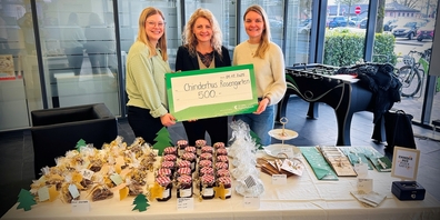 (v.l.n.r.) Svenja Glarner, Betriebsleiterin des Chinderhus Uznach und Umgebung; Ida Fratantuono, Leiterin Kundenhalle der SGKB Uznach; Marleen Eicher, Pädagogische Leitung.