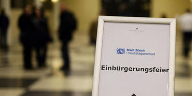 Der Weg zur Einbürgerung führt in immer mehr Zürcher Gemeinden nicht mehr zwingend über ein persönliches Gespräch. (Symbolbild)