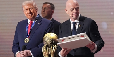 Zwei, die sich mögen: Friedenspreisträger Donald Trump (l.) und sein Apostel Gianni Infantino.