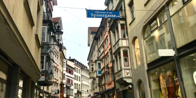 Kunden der Spisergasse können gratis in den Parkgaragen parkieren.