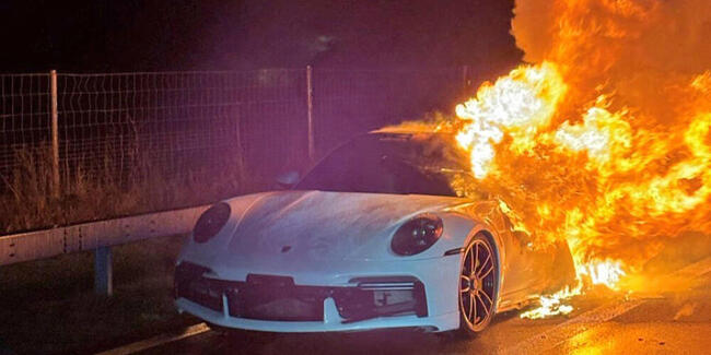 Auf der Autobahn bei Eschlikon TG ist ein Porsche in Vollbrand geraten.