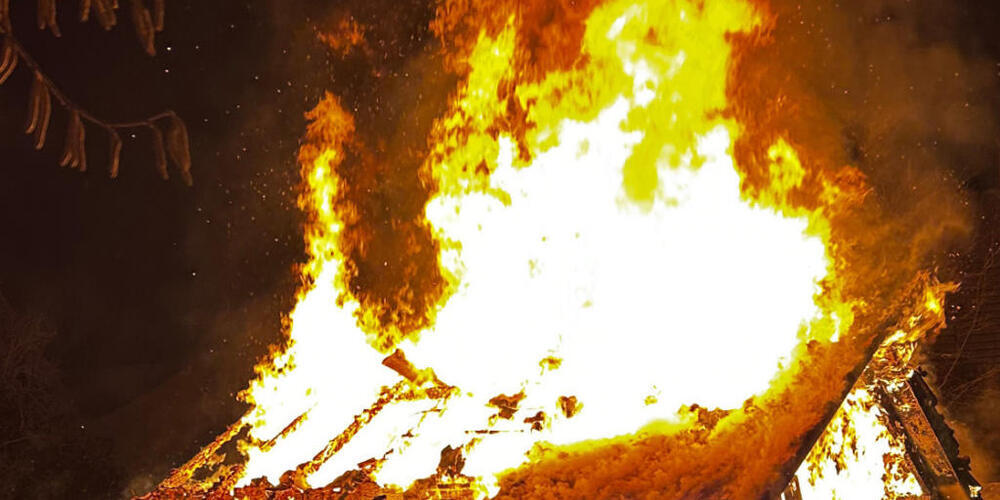 holzschopf-brennt-komplett-nieder