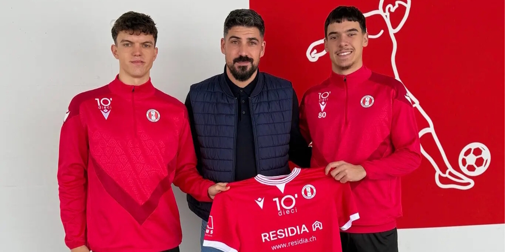 Der FCRJ verstärkt sich für die Rückrunde: (v.l.n.r.) Stürmer Janis Lüthi, Sportchef Alessandro Ciarrocchi und Verteidiger Stevan Raicevic.