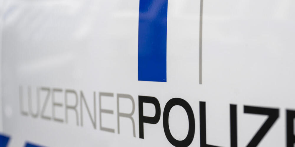 In Flühli LU überschlug sich am Samstag ein Auto mehrfach, bis es zum Stillstand kam. (Symbolbild)