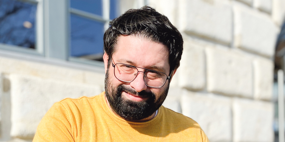 Orazio Mantelli arbeitet als Kundenberater für den Schaffhauser Bock Verlag.