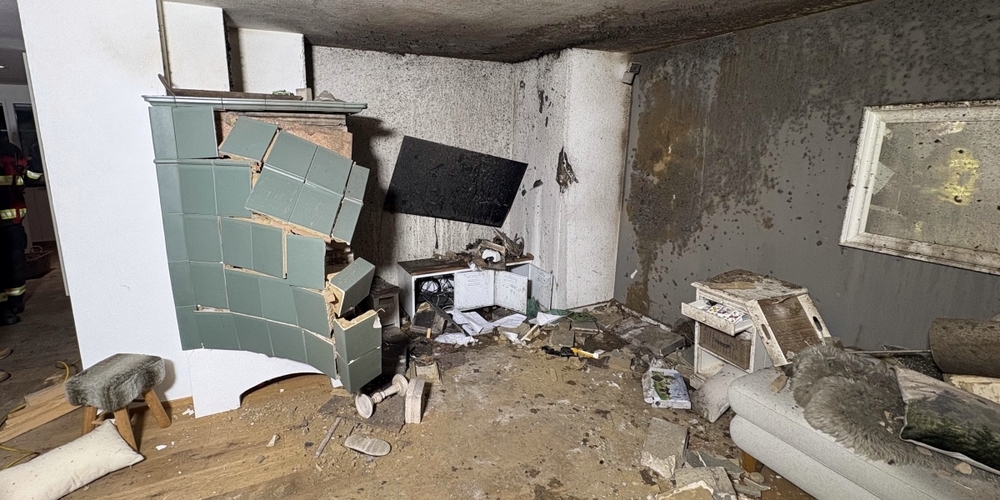 R-thi-Kachelofen-zersprungen